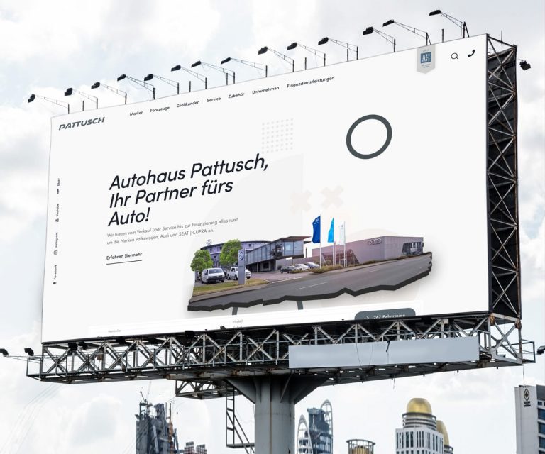 Screenshot der Webseite von Autohaus Pattusch wird auf Werfefläche gezeigt